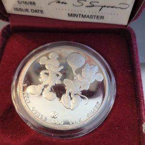 Mickey & Minnie Commemorative Coin